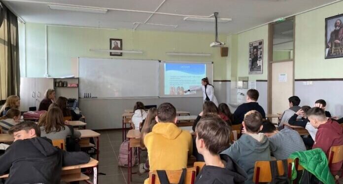 Како рећи „не“ ризичним навикама – предавање за ученике у Основној школи „Јан Амос Коменски“