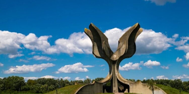 JASENOVAC I TIŠINA: Razlike u odgovornosti