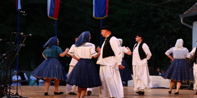 КОРАЦИ КОЈИ ОЖИВАЉАВАЈУ ИСТОРИЈУ