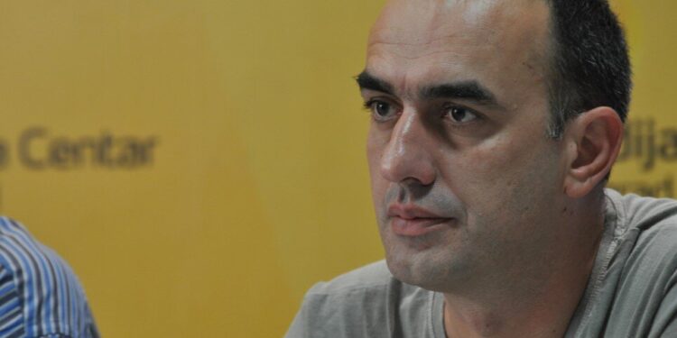 Poslušnici Dinka Gruhonjića ponovo ustali protiv Srpske pravoslavne crkve