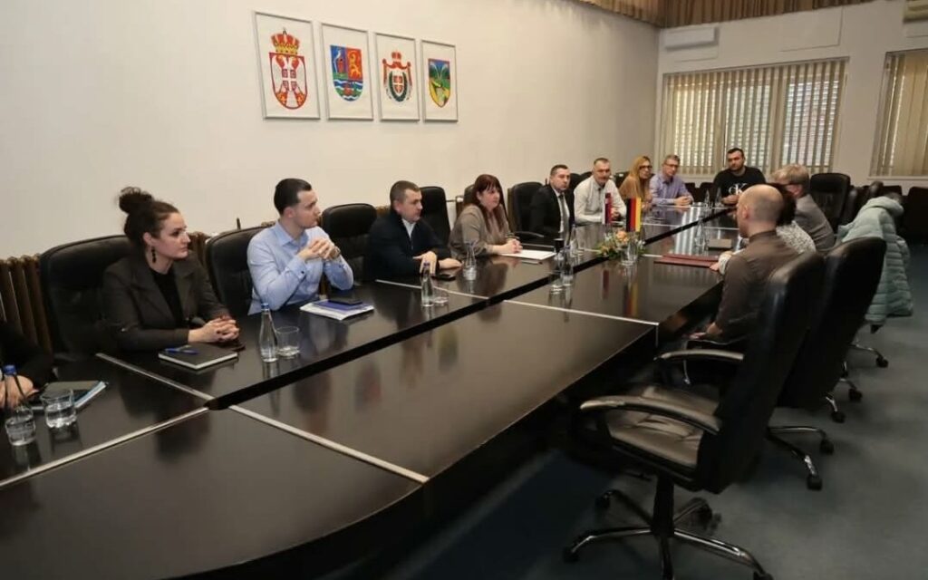 Чланови радне групе на састанку