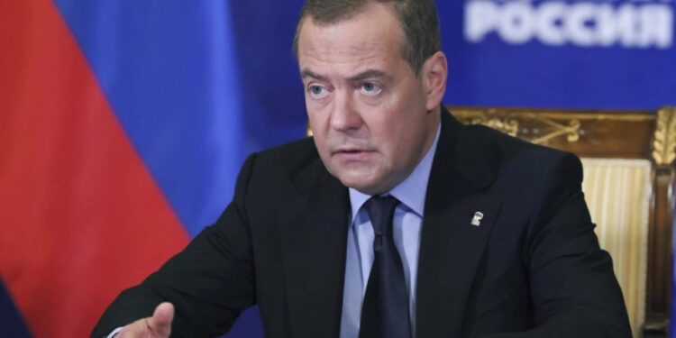 МЕДВЕДЕВ: Русији не треба глобални рат