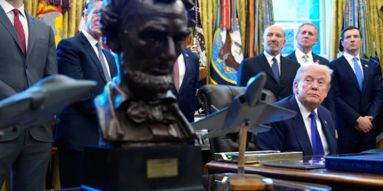 ОПТИМИЗАМ ИЗ ОВАЛНОГ КАБИНЕТА НАКОН ГОДИНА РАТА