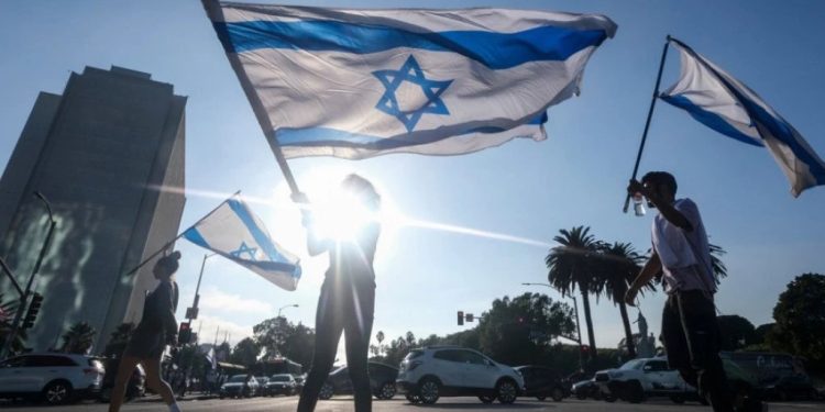 Foto: Shutterstock.com/Ringo Chiu, ilustracija