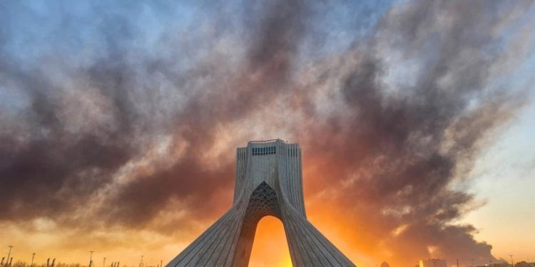 Foto: (ISNA via AP/Davoud Ghahrdar