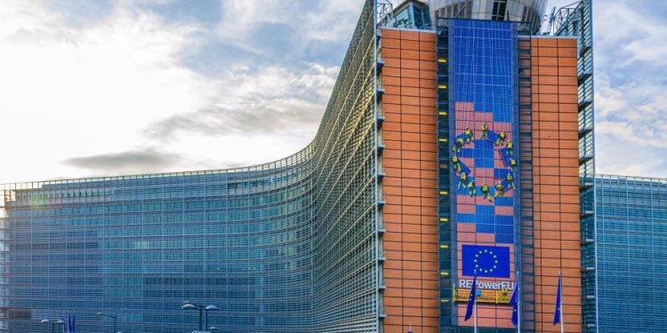 Foto: Shutterstock.com/Aliaksandr Antanovich, ilustracija