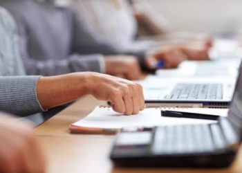 Foto: shutterstock.com/Robert Kneschke, ilustracija