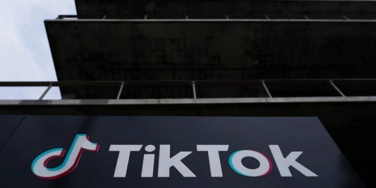 Foto: AP Photo, File/Damian Dovarganes